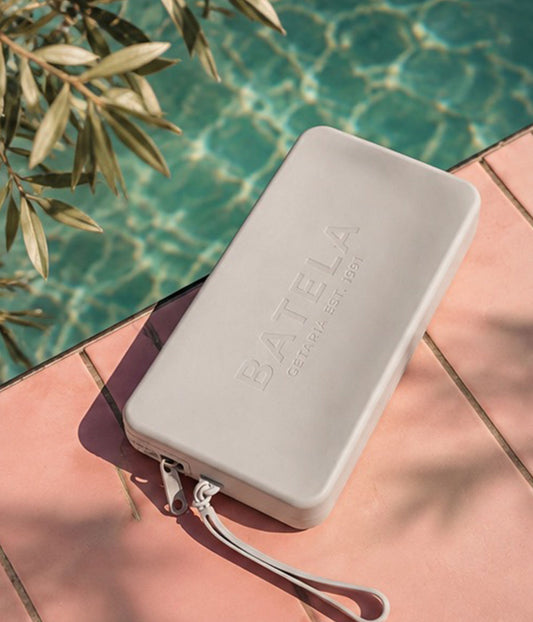 Doña Passport Pouch